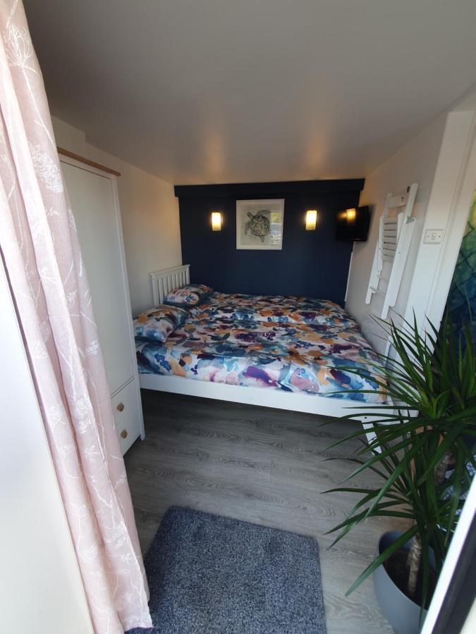 Lovely Private Studio Room With Own Kitchen And Bathroom. Set In The Popular Area Of Shiphay In Torquay And Only A Short Walk From Torbay Hospital Eksteriør bilde