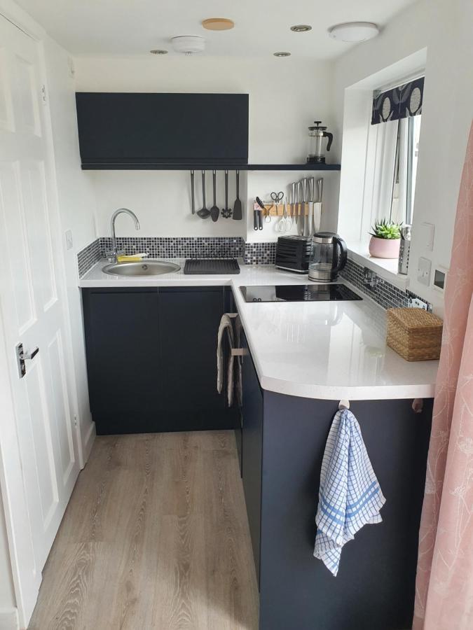 Lovely Private Studio Room With Own Kitchen And Bathroom. Set In The Popular Area Of Shiphay In Torquay And Only A Short Walk From Torbay Hospital Eksteriør bilde